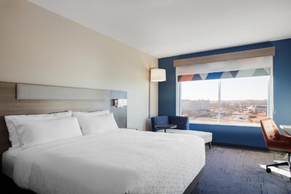 Holiday Inn Express & Suites Zion image 17